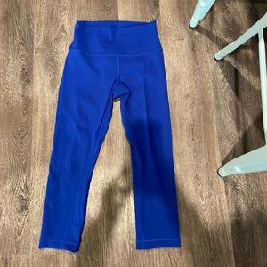 Blue LuluLemon Wunder Under leggings 21” - size 6